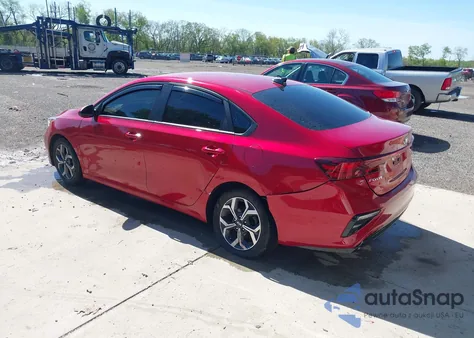 2021 Kia Forte Lxs z USA, uszkodzony, nr VIN 3KPF24AD8ME373412